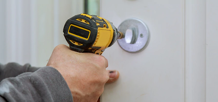 Street Locksmith For Smart Lock Repair in Queens, NY